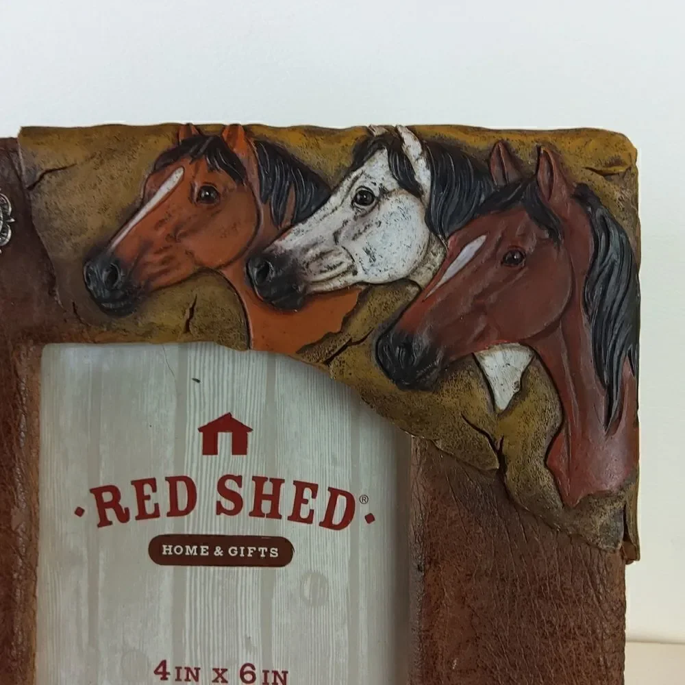 Red Shed 4 x 6 in. Ceramic leather & Jean frame with horses and metal studs